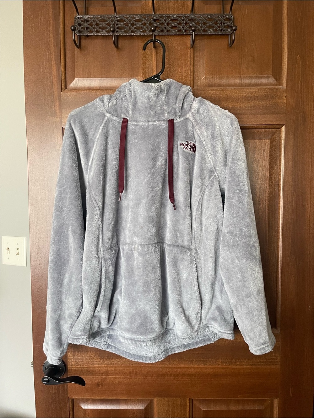 The North Face Women's Light Gray Plush Hoodie with Burgundy Accents - Large